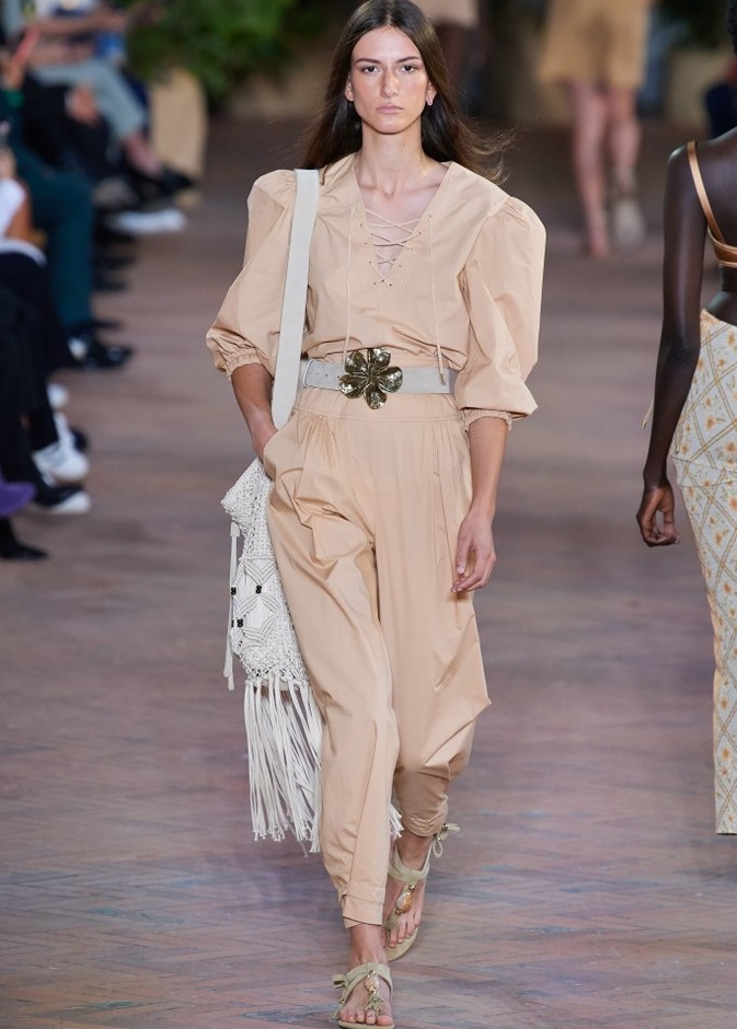 عرض ازياء Alberta Ferretti من أسبوع الموضة في ميلانو لربيع وصيف 2020