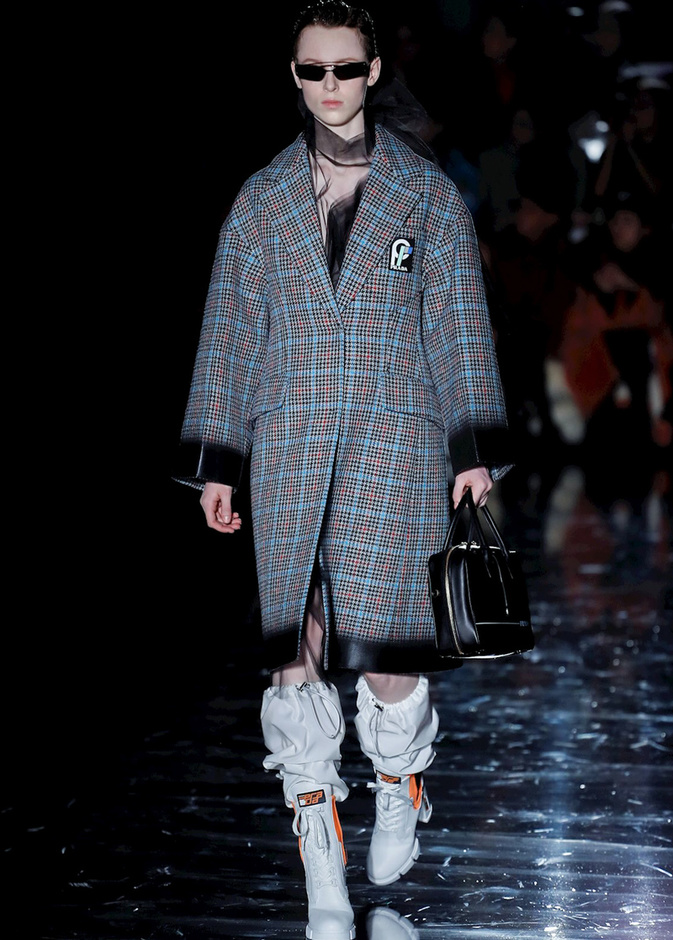 عرض ازياء برادا لخريف وشتاء 2018