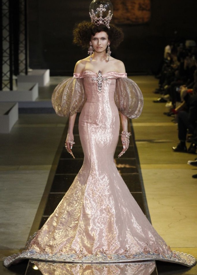 مجموعة  Guo Pei للأزياء الفاخرة لربيع وصيف 2017!