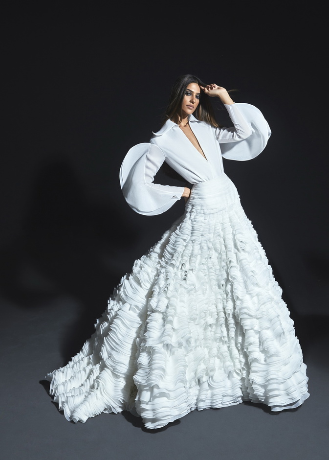 عرض مجموعة طوني ورد لأزياء الهوت كوتور لربيع وصيف 2021 ضمن أسبوع الموضة في باريس