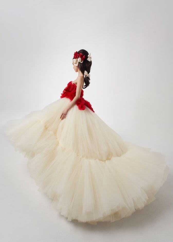 مجموعة جيامباتيستا فالي للهوت كوتور لربيع وصيف 2021 