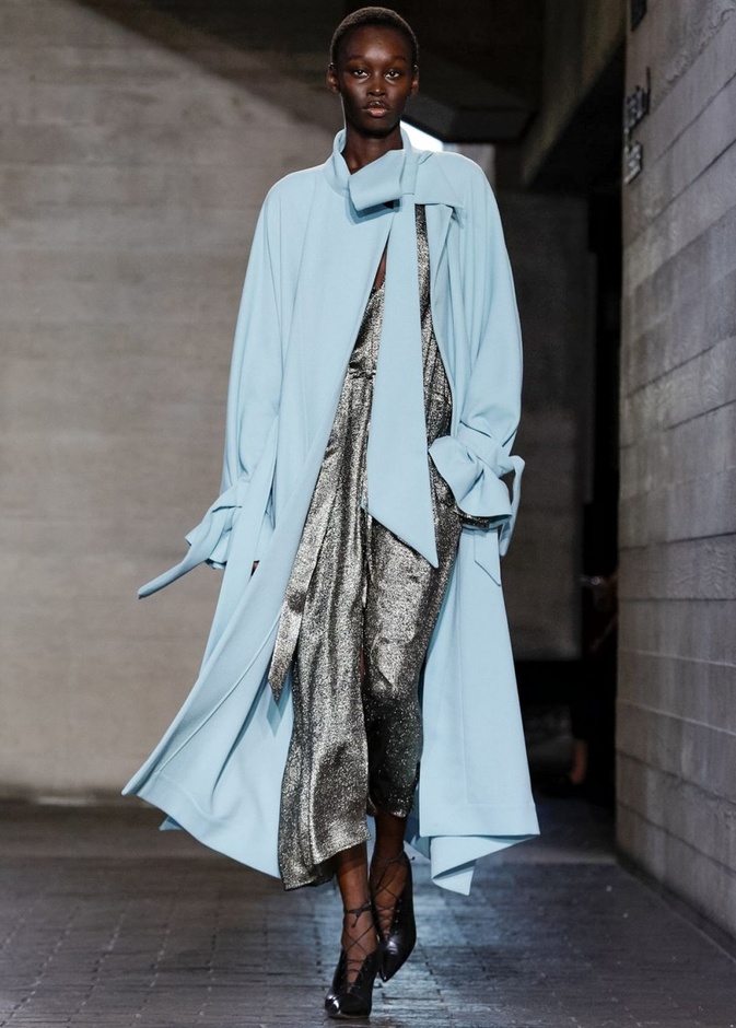 عرض أزياء Roland Mouret لخريف وشتاء 2019