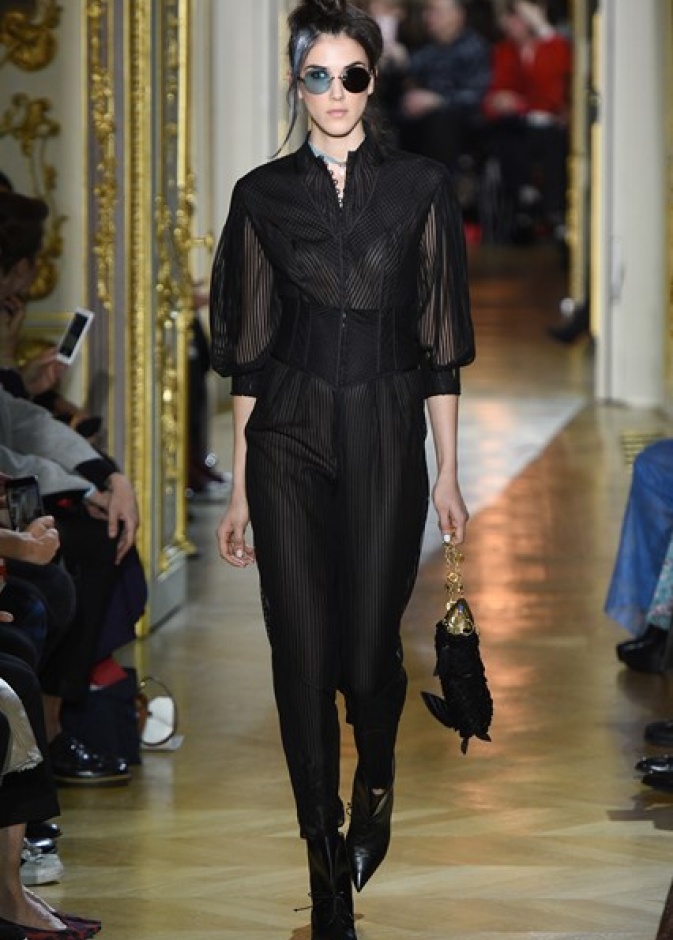 عرض Ulyana Sergeenko من وحي الغجر! 