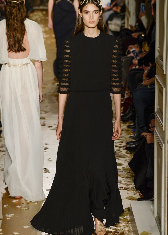 مجموعة Valentino للأزياء الفاخرة لربيع وصيف 2016