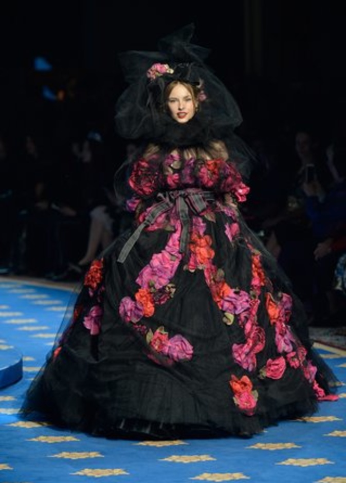 فساتين سهرة منفوخة في عرض دولتشي آند غابانا التامودا
