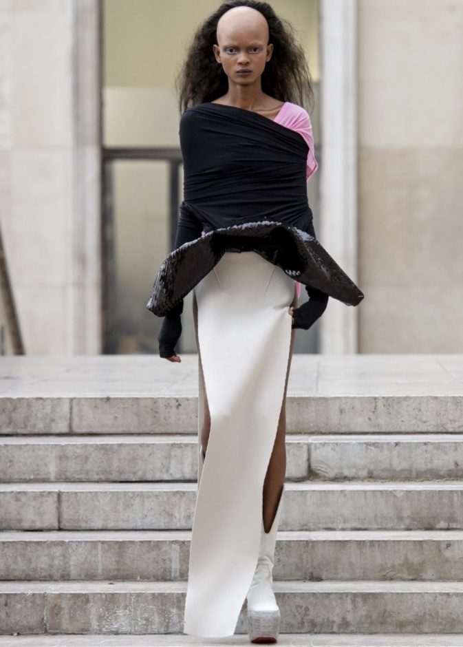 اسبوع الموضة في باريس 2019 مجموعة RICK OWENS لربيع وصيف 2020