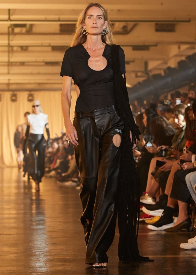 عرض مجموعة Off white بحس رياضي فاخر 