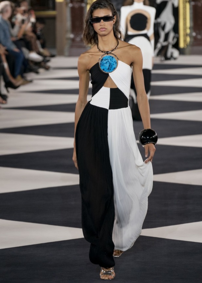 اسبوع الموضة في باريس 2019 ازياء BALMAIN الجاهزة لربيع وصيف 2020