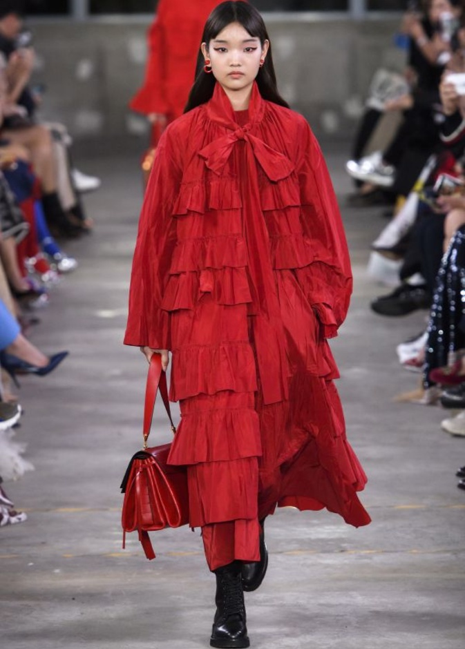 أزياء فالنتينو في طوكيو... مزيج بين التقاليد الإيطالية والحضارة اليابانية