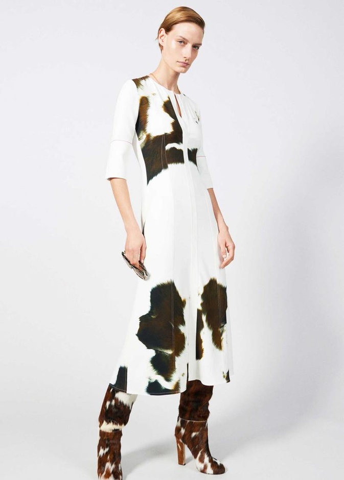 تعرفي على أزياء فيكتوريا بيكهام ريزورت 2019