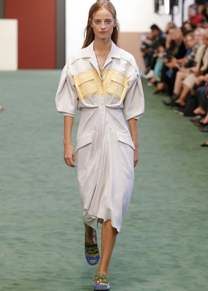 عرض أزياء Carven للأزياء الجاهزة لربيع وصيف 2018 !