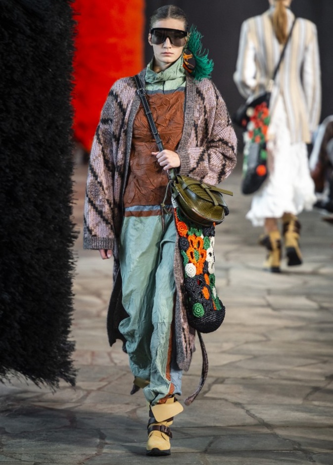 عرض أزياء Loewe لربيع وصيف 2019