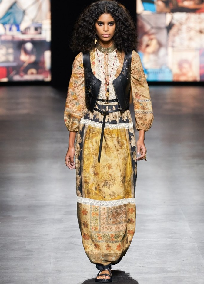 عرض أزياء ديور Dior لربيع وصيف 2021 من أسبوع الموضة في باريس