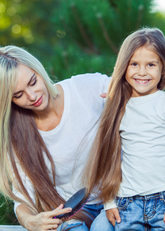 4 وصفات لتطويل شعر طفلتك الصغيرة والاعتناء به