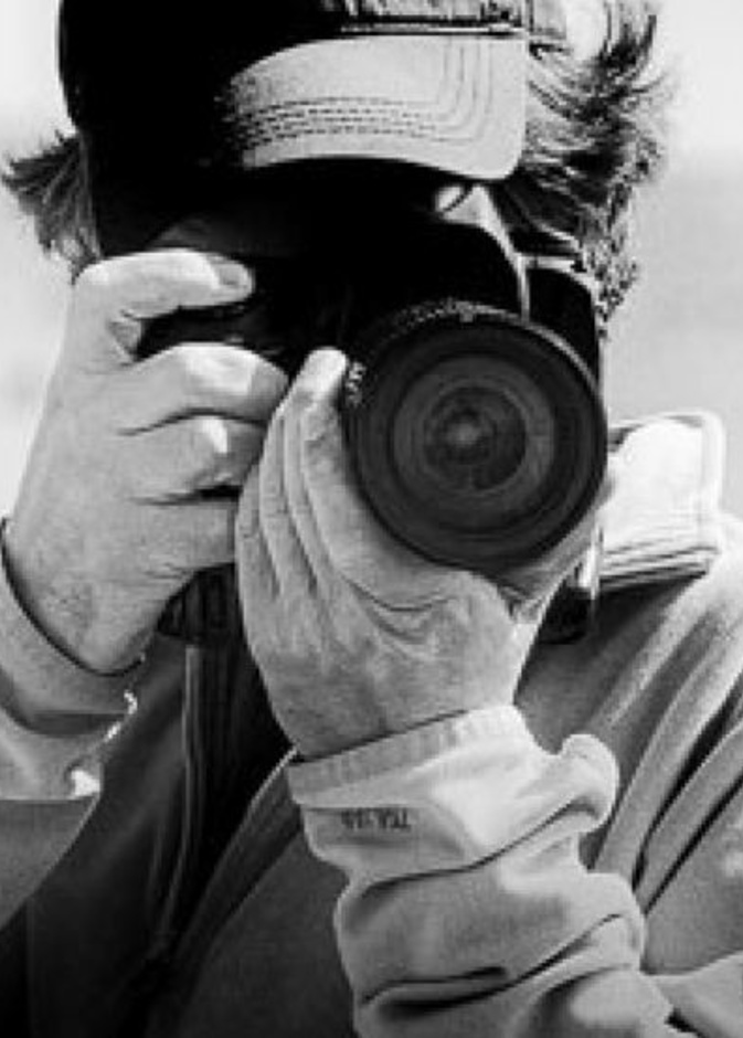 عاد عبدالعزيز ليلتقط صورته في غير الزمان بنفس المكان في المانيا 