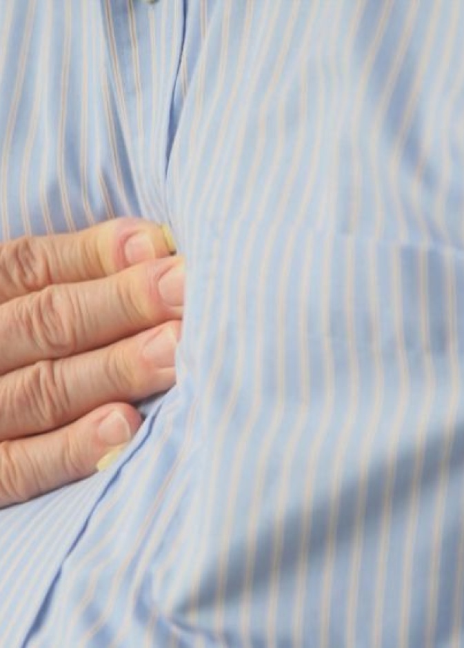 من اعراض عسر الهضم الشعور بالكسل و امتلاء المعدة و الحموضة 