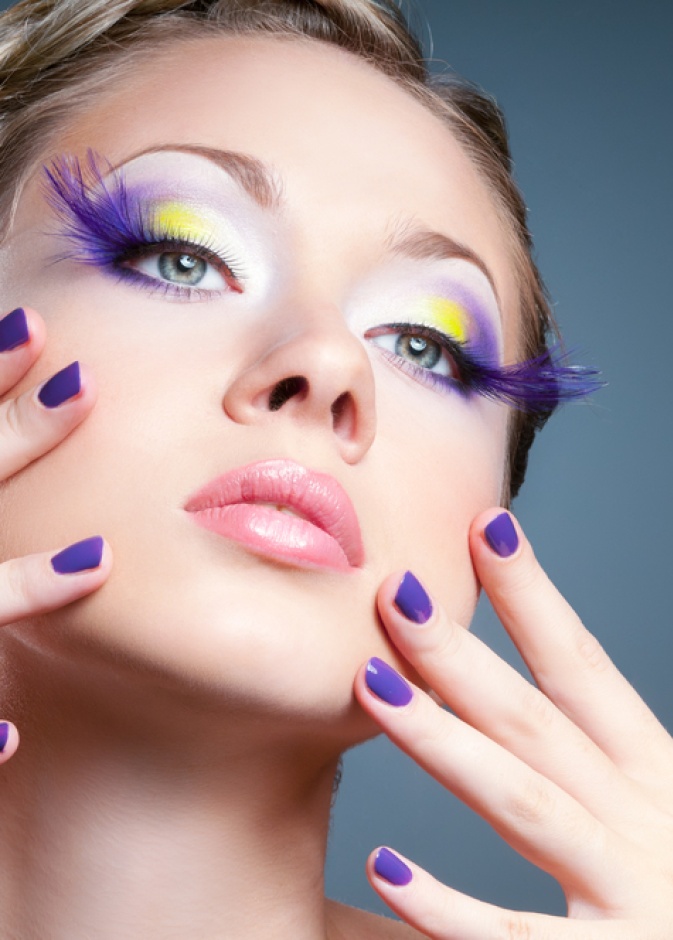 الماسكارا الملوّنة تجعلك أجمل إمرأة هذا الصيف