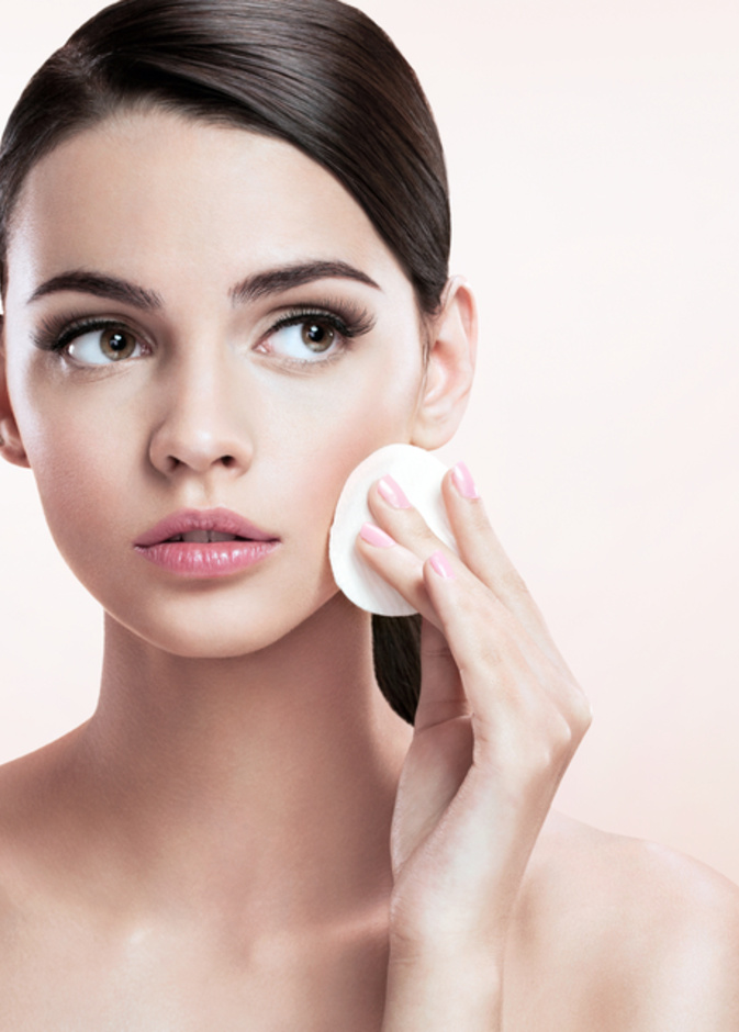 5 طرق لإزالة المكياج بتأنٍ وحرفية