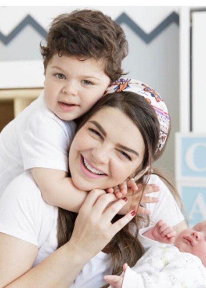 بيلين كارهان مع أولادها