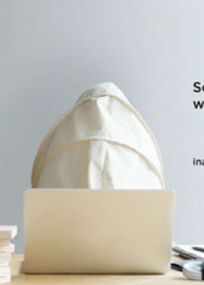 طالبة تعزل نفسها عن العالم بكبسولة