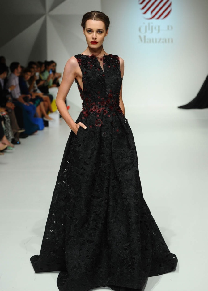 مجموعة Mauzan لسيدّة غامضة