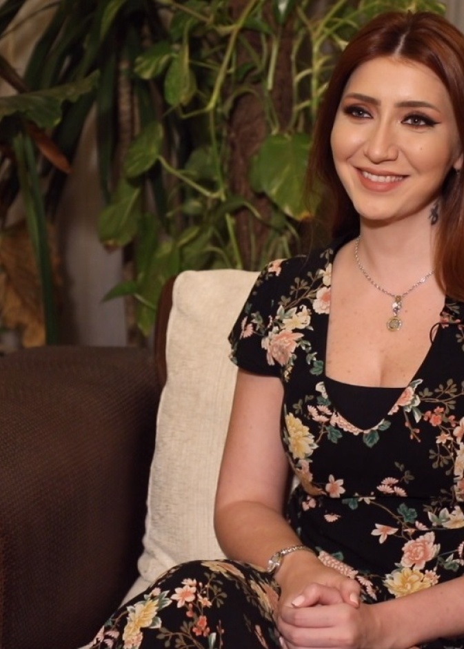 عارضة الأزياء ماهلاغا جابري تحتفل بعيد ميلادها على طريقتها الخاصة في ألاسكا وسط الثلوج