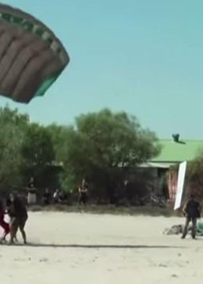 بالفيديو: مغامرة تحتفل بعيد ميلادها الـ100 بقفزة مظلية