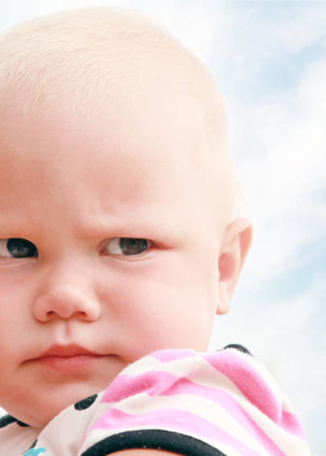 فيديو.. أكثر أطفال العالم عبوسا