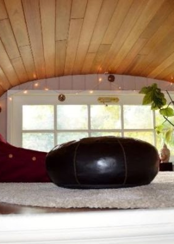 زوجان يُحولان حافلة مدرسية لمنزل ساحر