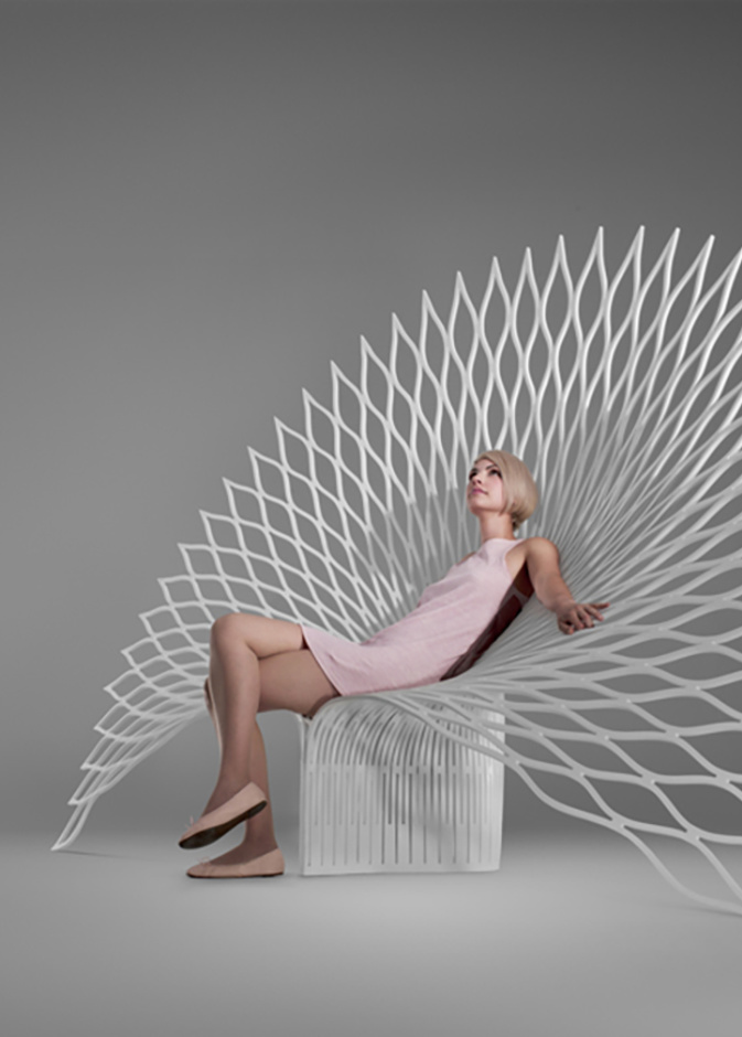 الكرسي الجمجمة باللون الذهبي