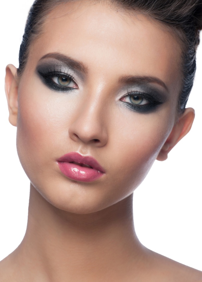 الفضي والزهري أساس بشرتك السمراء