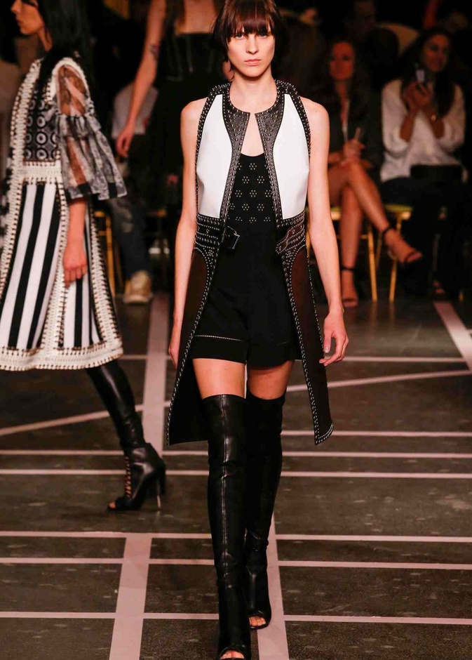 الحلم الغجرى المجنون مع ربيع  GIVENCHY