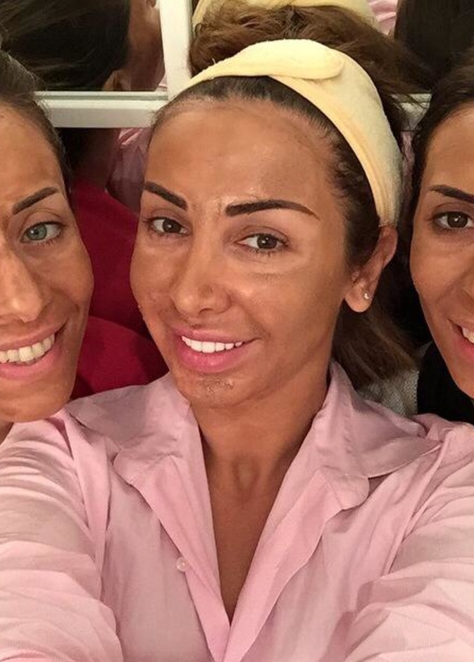 جويل تحاول استعادة نضارة بشرتها من خلال جلسة أقنعه للعناية ببشرتها مع صديقاتها