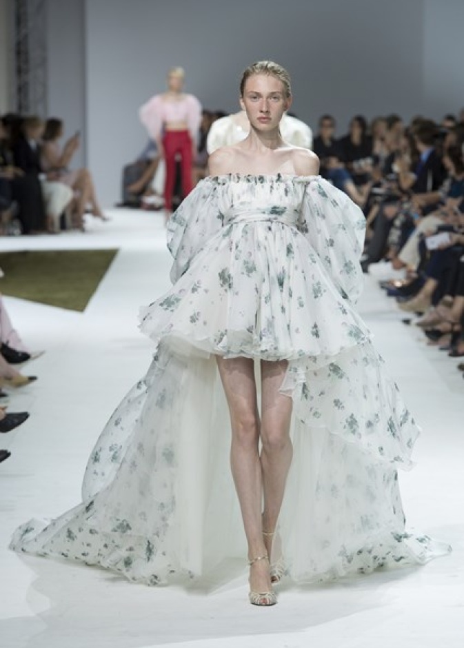 من جيامباتيستا فالي.. فساتين زفاف قصيرة ومُبهرة!