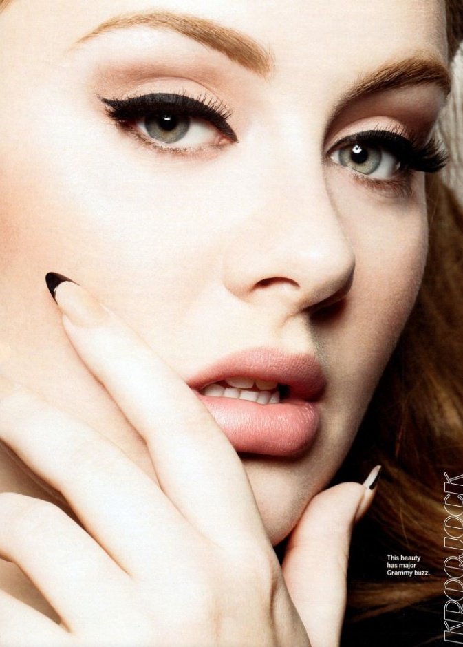 أديل تحتار بين كيت موس وميشيل أوباما