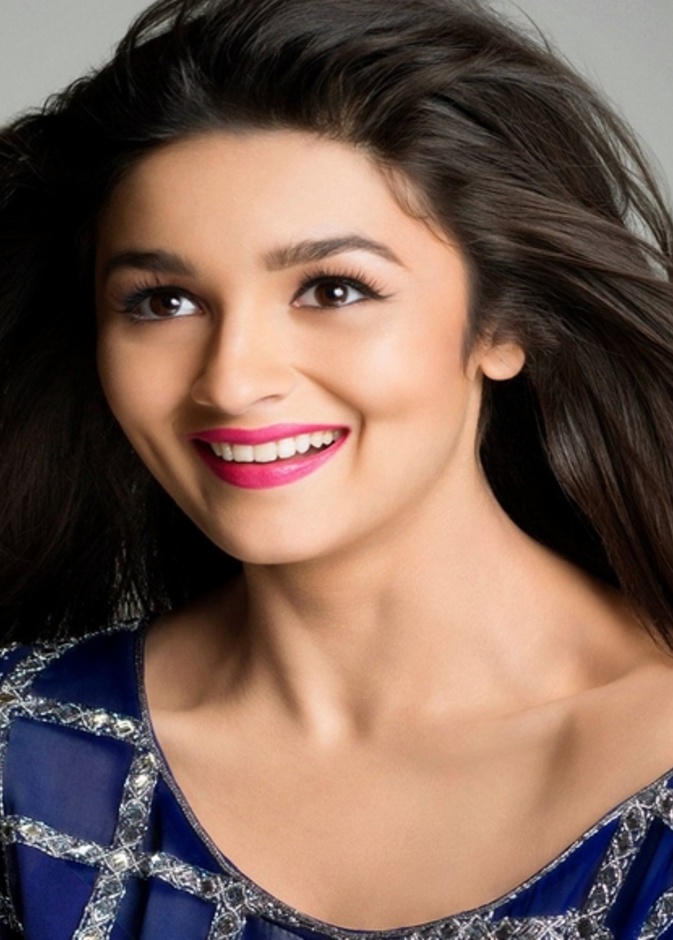 سيلفي مع صديقتها