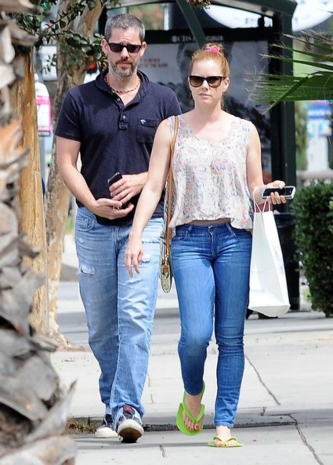 بالصور: إيمي آدامز ودارين لو جالو يتجولان معا 