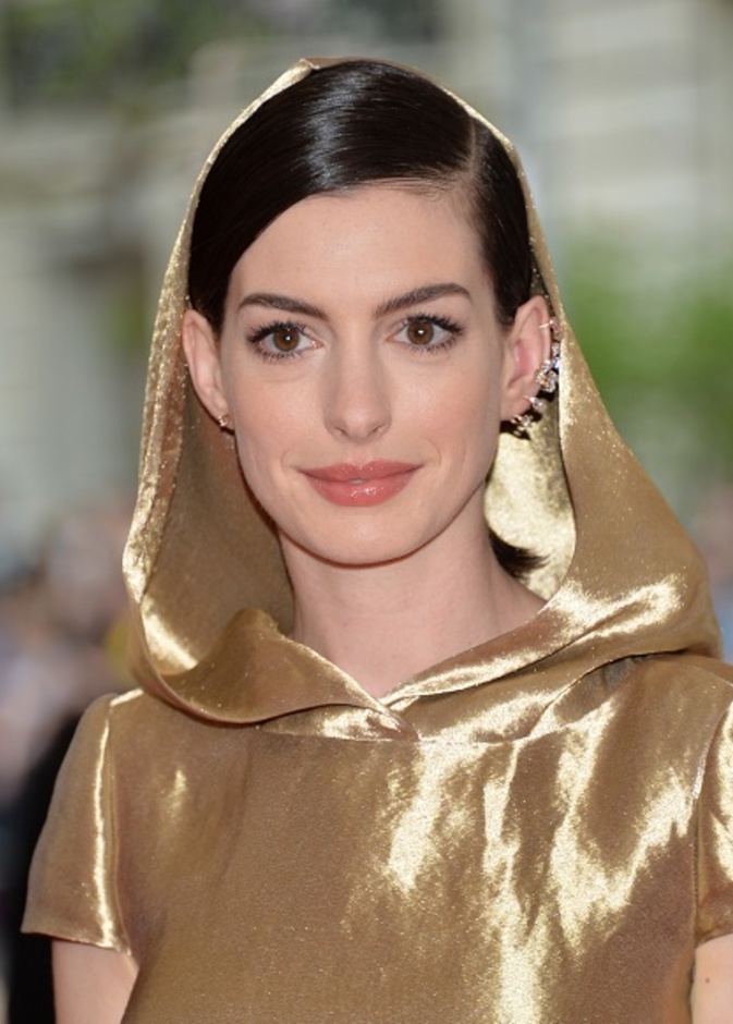 Anne Hathaway - Vhernier Jewelry