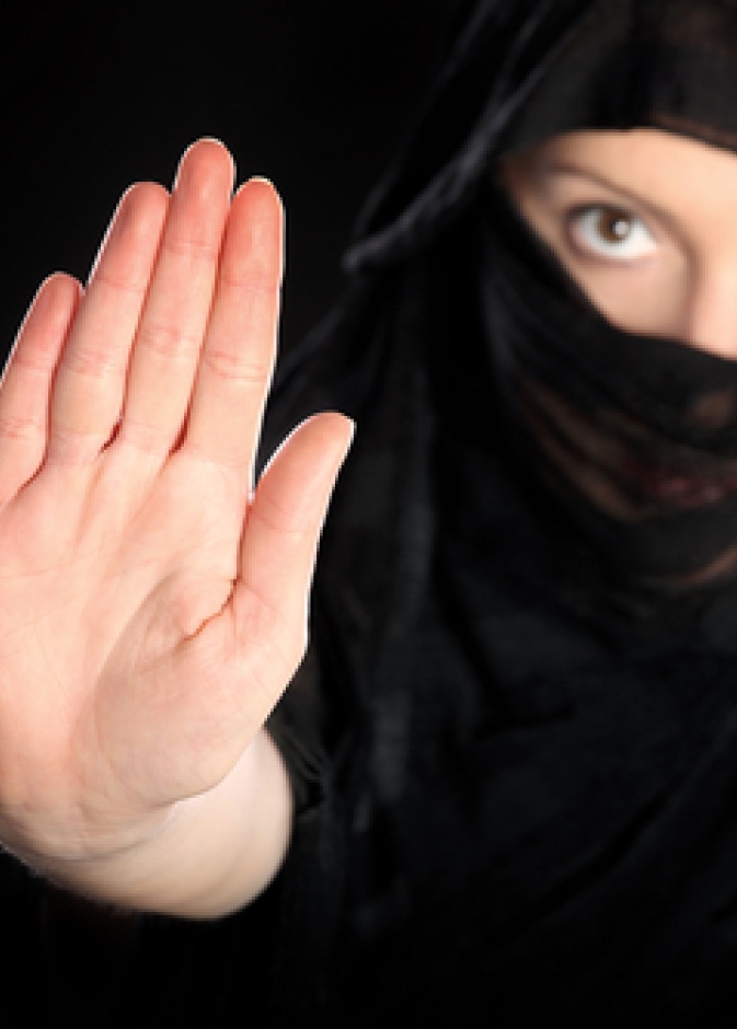 كويتية ترد على متحرش بـ3 طعنات 