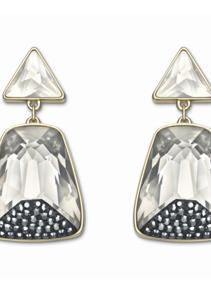 للعروس.. أجمل 22 تصميماً من أقراط الكريستال