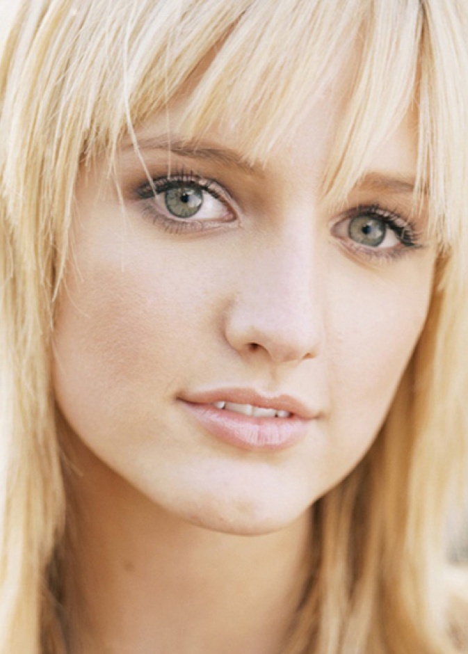 خطوبة النجمة آشلي سيمبسون 