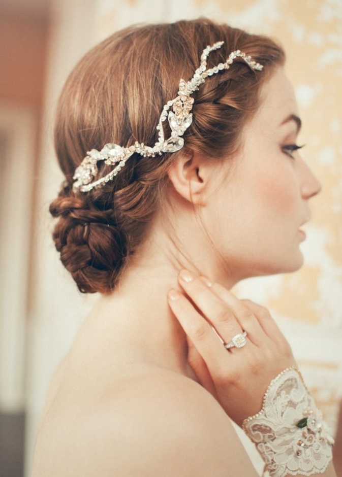 Asymmetrical garden crystal hair vine