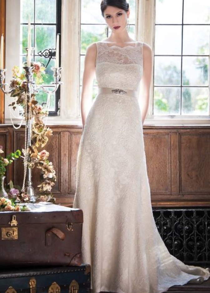 فساتين زفاف Augusta Jones... نعومة حالمة