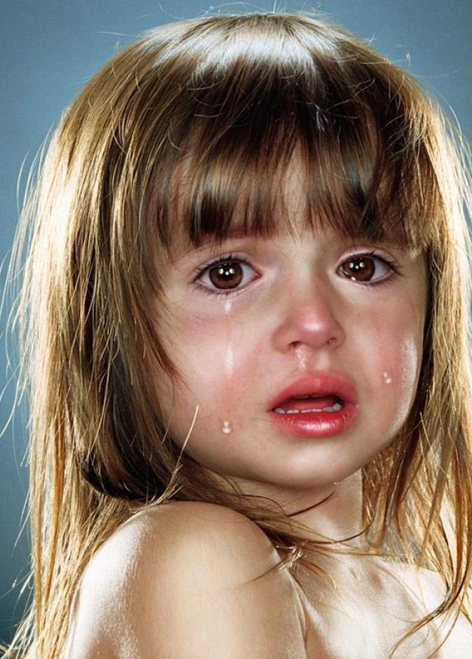 31 مليون مشاهدة لطفلة تبكي محتضنةً شقيقها الرضيع 