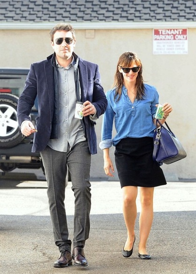 بالصور: جينيفر غارنر وبن أفليك مشغولان بمهامهما