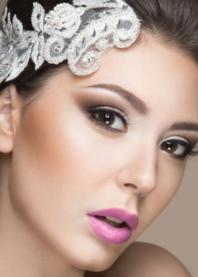 اختاري أحمر الشفاه الزهري ليوم زفافك