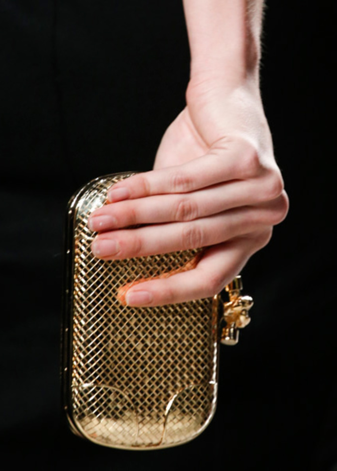  Bottega Venetta Knot Clutch Gold حقيبة يد