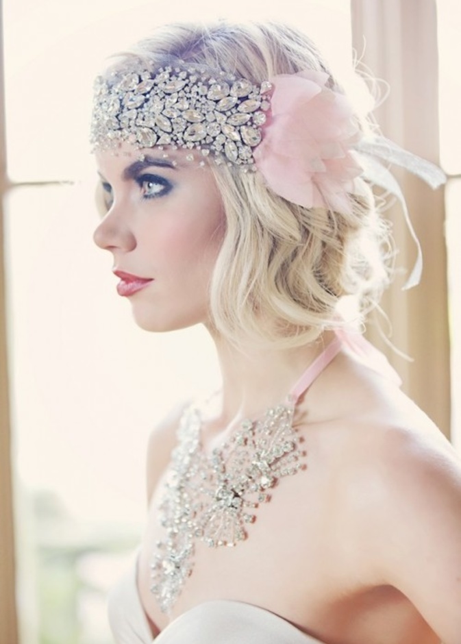 أكسسوارات رومنسية لتسريحة العروس الحالمة