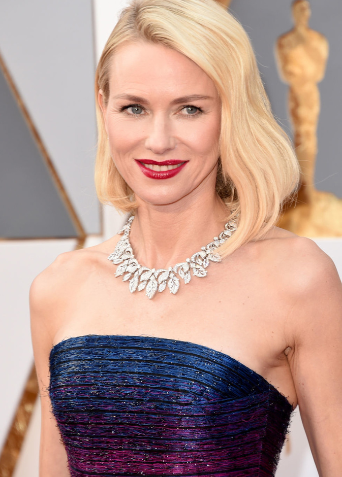 نايومي واتس ترتدي عقد الماس بولغري 