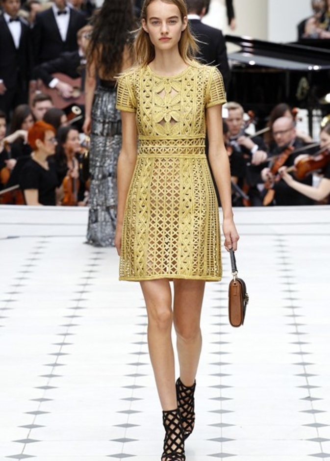 مجموعة Burberry لربيع و صيف 2016